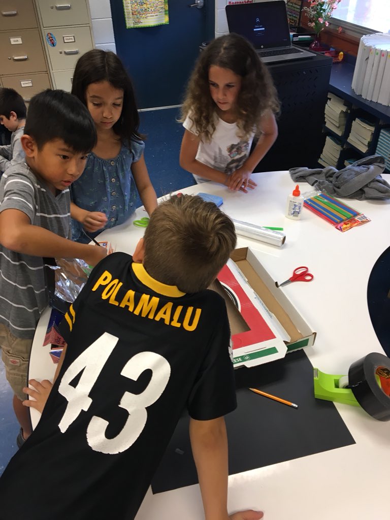 ichele_watson's tweet photo. Preparing for the LOE 3rd grade Solar Oven Cook-Off! Oven construction under way @ccpssteam @collierschools @LaurelOakElem https://t.co/seXl2Z94gL