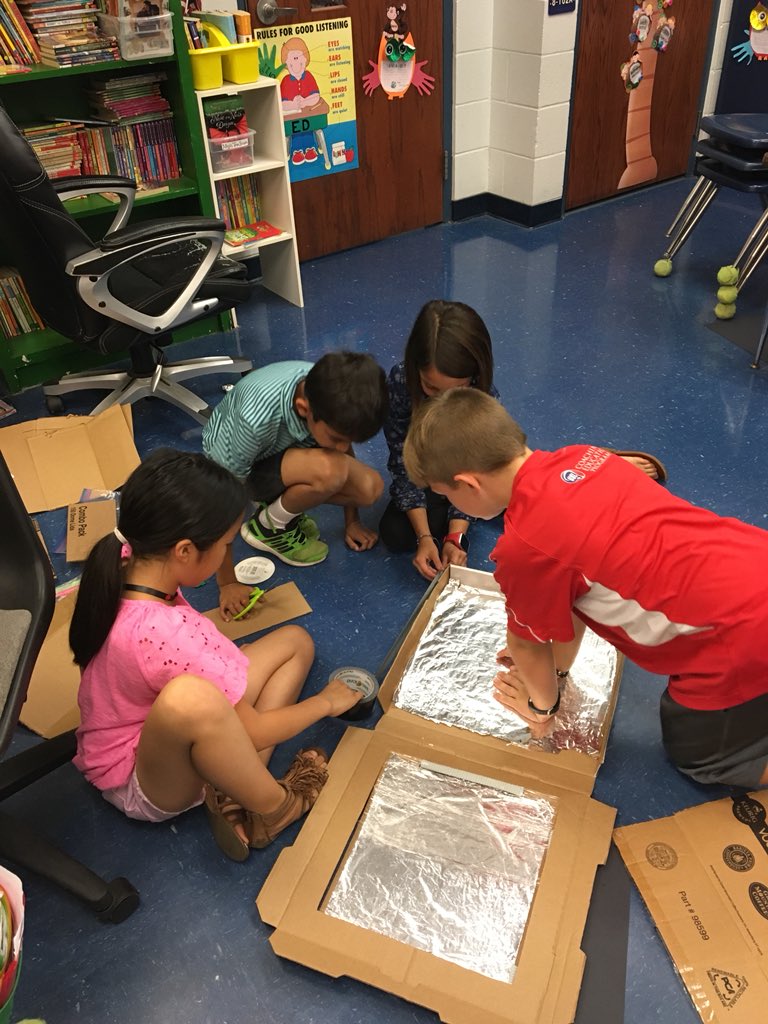 ichele_watson's tweet photo. Preparing for the LOE 3rd grade Solar Oven Cook-Off! Oven construction under way @ccpssteam @collierschools @LaurelOakElem https://t.co/seXl2Z94gL