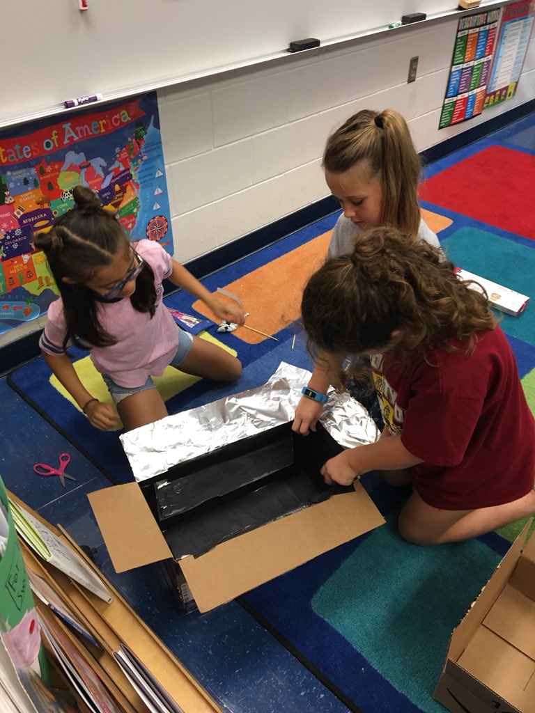 ichele_watson's tweet photo. Preparing for the LOE 3rd grade Solar Oven Cook-Off! Oven construction under way @ccpssteam @collierschools @LaurelOakElem https://t.co/seXl2Z94gL