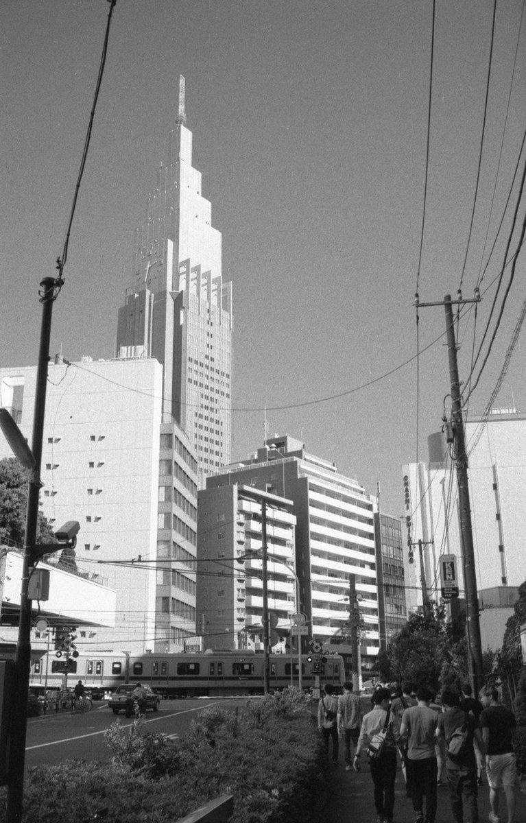 M4+Jupiter-8 50/2 / Nokton Classic 35/1.4 + Kentmere400
コミティア前日に撮った 
