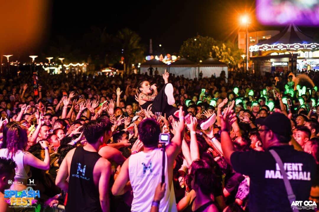 digitaloohph's tweet photo. โCan I surf in the crowd one last time before I get married?โ Ofcourse I didnโt take no for an answer! ONE FOR THE ROAD TO #Thompson2020 @hydromanila ๐ธ @art_oca https://t.co/39Ke4vnwJF