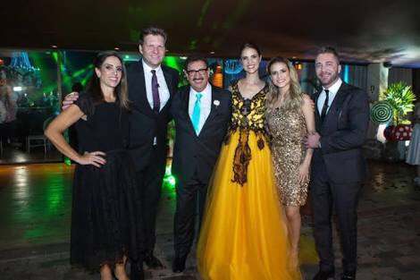 otvonline1's tweet photo. Sucesso! "Fábrica de Casamentos" bate recorde de audiência e fica 1h10 a frente da Globo neste sábado (19) - https://t.co/BMkQApjore

#FabricaDeCasamentos

@chrisflores @CaBertolazzi @BecaMilano @ratinhodosbt @MuriloBordoni https://t.co/UmTYIVvvbR