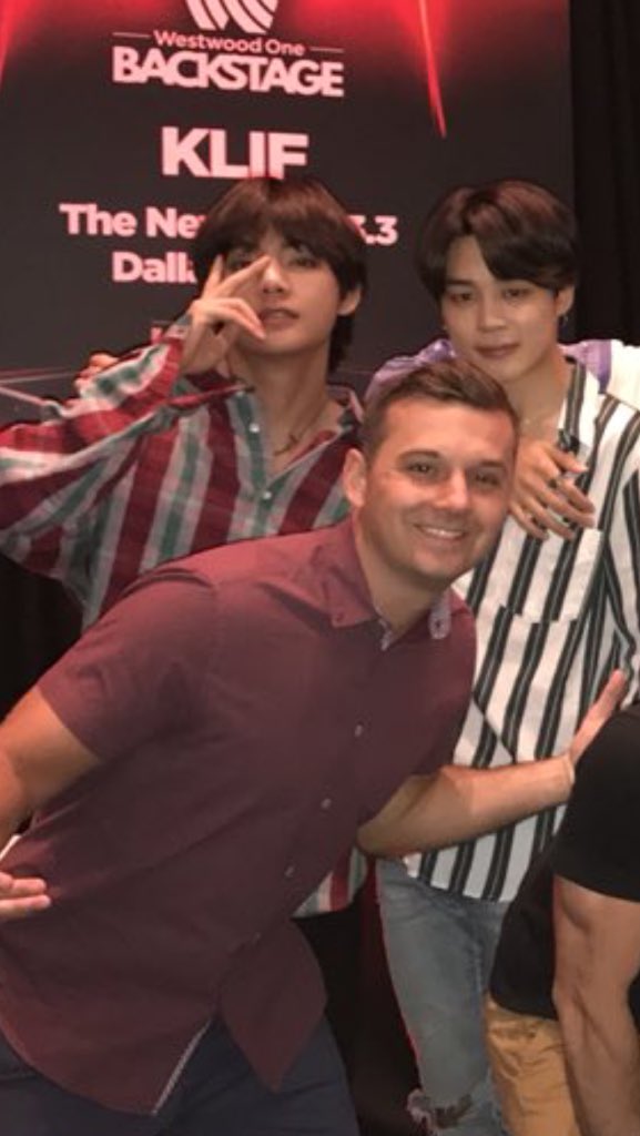 MinRy_1310's tweet photo. VMin nè 🍁 #IVoteBTSBBMAs @BTS_twt https://t.co/wSFwpC19RE