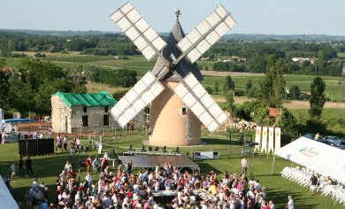 theviotmartial's tweet photo. 20-21/5 (moulin de #Lansac #Gironde): Découvrez le #moulin du Puy de Lansac, la Maison du #meunier et le magnifique #panorama qui s'étend sur un rayon de 20 km. Revenez avec la #farine moulue sous vos yeux. #Exposition de #peintures. Gratuit. 05 57 33 00 71 et 05 57 68 31 76 https://t.co/QdEdfso3w3