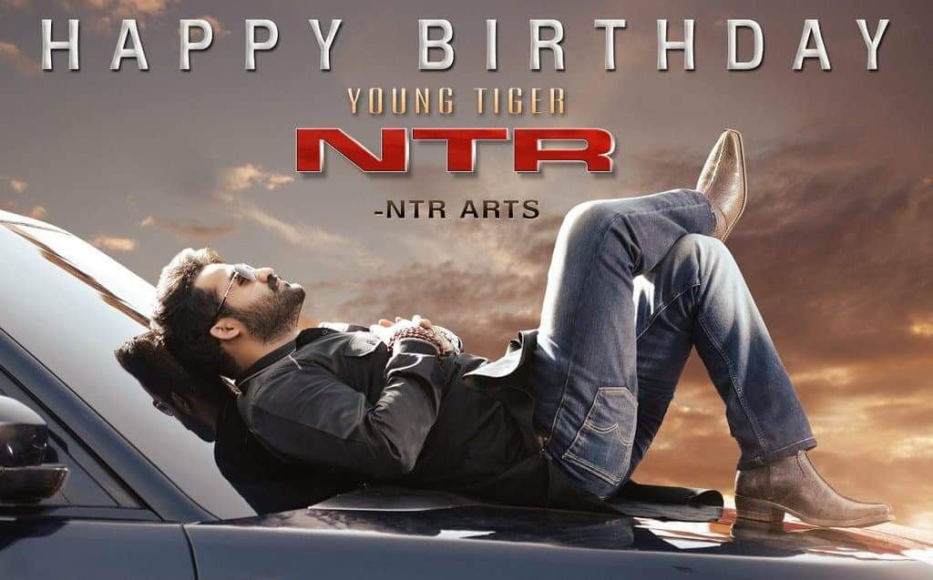 dsesuresh's tweet photo. #HappyBirthdayNTR #AravindhaSamethaFirstLook #TAROCKing #AravindhaSametha #HappyBirthdayManchuManoj πππππ https://t.co/elVH1xQxkg
