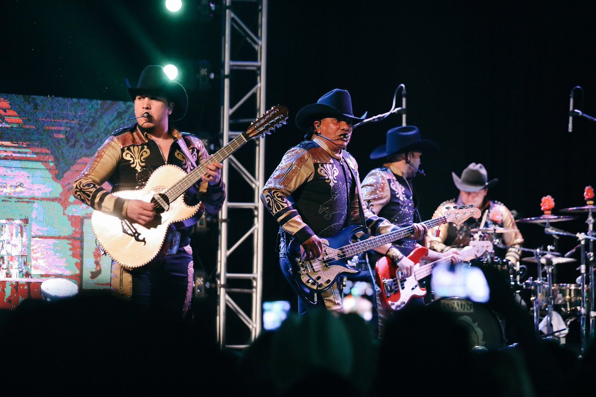 Grupo_Bronco's tweet photo. Cerramos con Broche de Oro nuestro Fin de Semana con nuestra Gente de IOWA EU #masbroncoquenunca #show #tourusa🇺🇸 #losqueremos #gracias https://t.co/BwapevdMv5