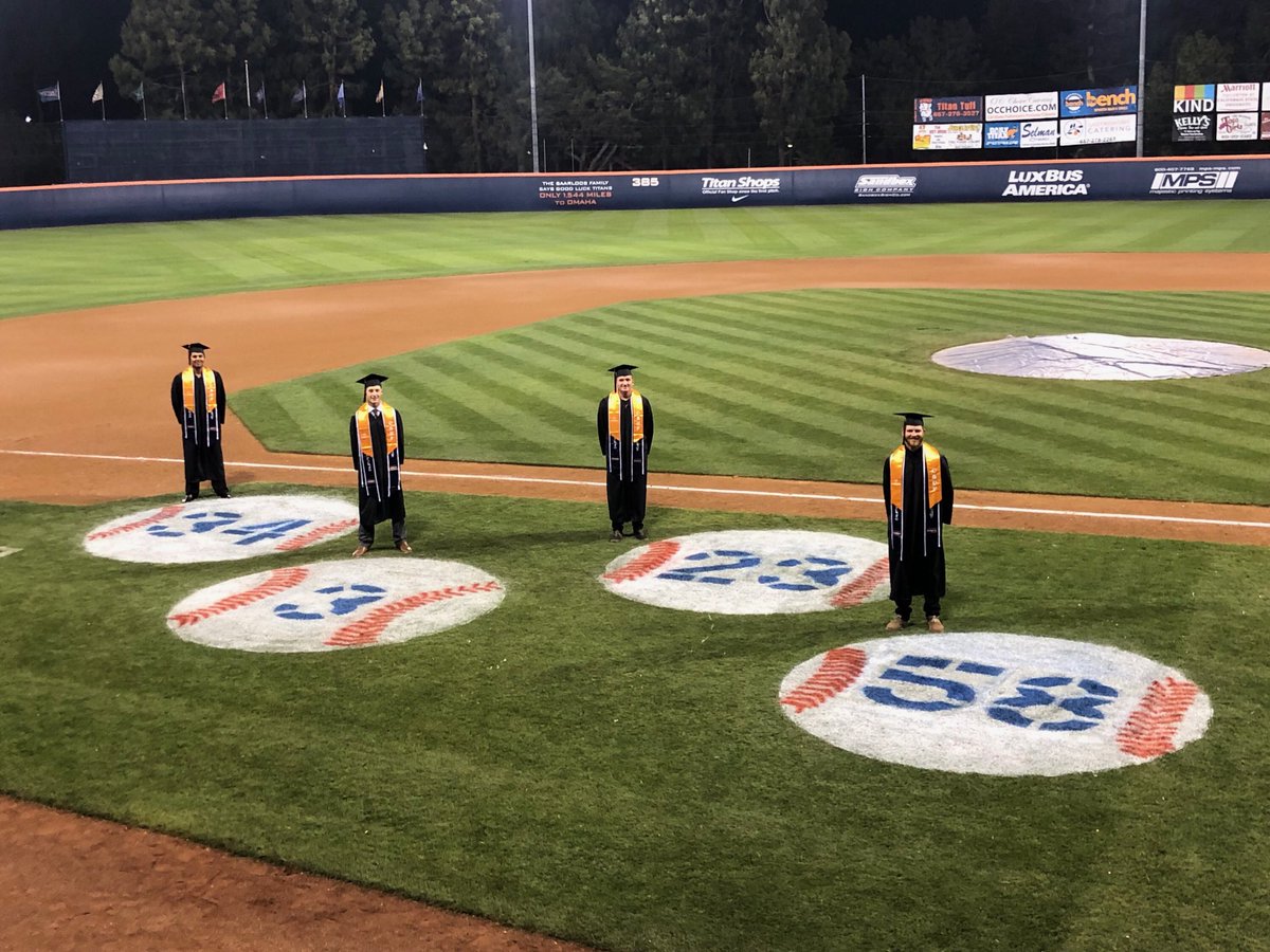 rick_vanderhook's tweet photo. @BaseballTitans class of 2018! Congrats to our guys 🎓⚾️@JOE_WILLS7 @Chris_Pr8scott @jakepav23 @barstoolbrian_ https://t.co/8F8rXYYYq9
