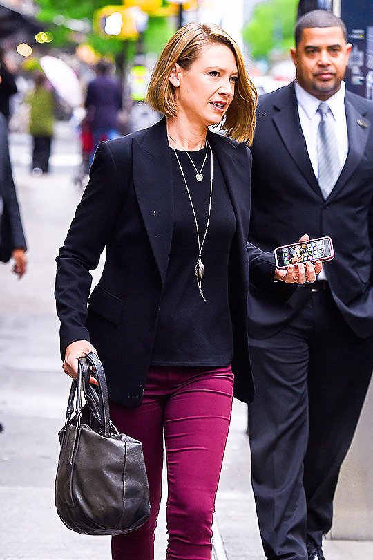 celoewe's tweet photo. Anna Torv in New York City :-) #AnnnaTorv https://t.co/vBVjI2l8re https://t.co/MZFM71vJXV