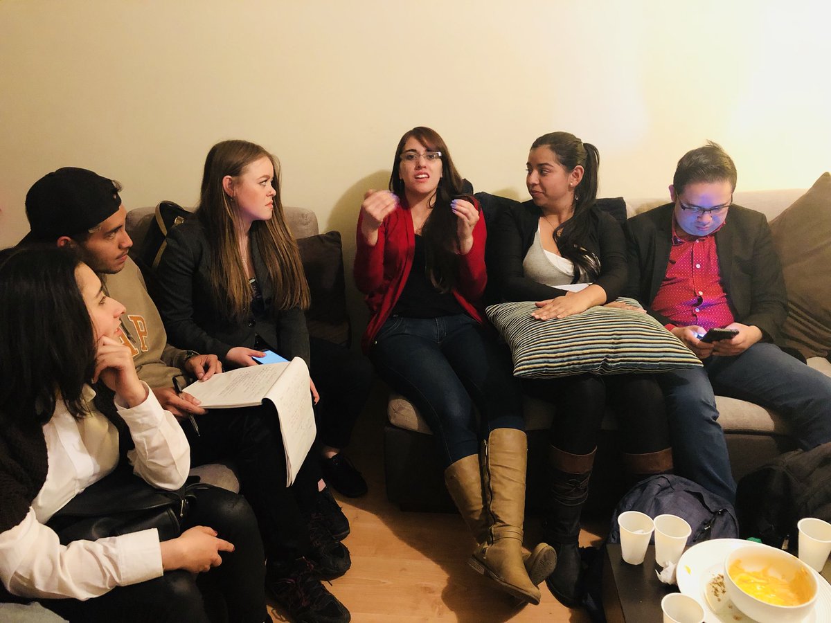 juanfalkonerth's tweet photo. Capacitación #MUNUM #2018 #NacionesUnidas con el grupo de @simi_investiga en la Universidad Militar Nueva Granada 💪🤓📖🗺 https://t.co/mYpu3FEDhG