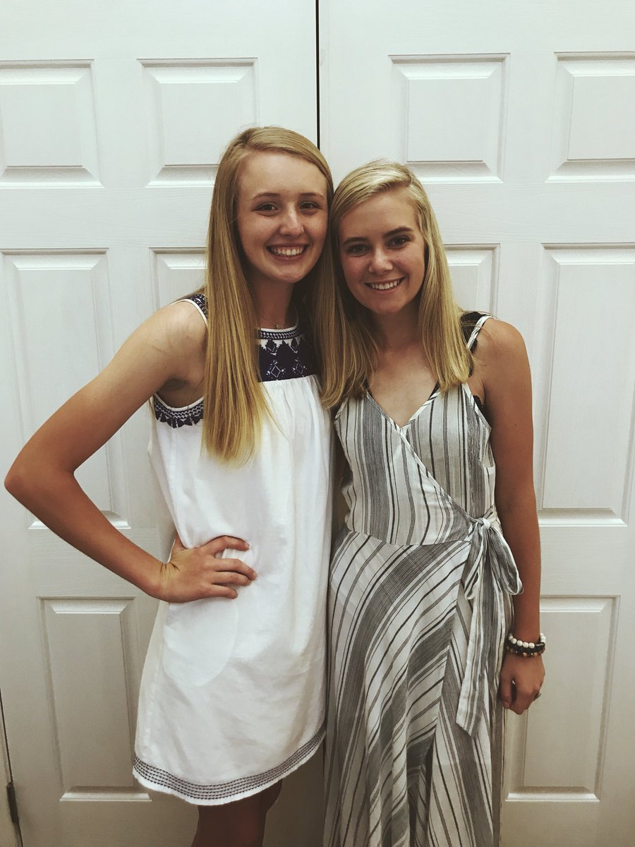 _carolinem11_'s tweet photo. the twins have graduated!!!! #gohose #rolltide @lucyhayes2018 https://t.co/NpoOUo3C1m