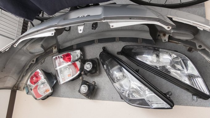 そろったー!
バンパーは塗装ハゲ激しくて塗りなおしより中古の同色買ったほうがやすいので(^q^ 