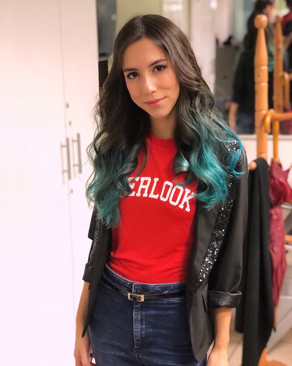 carli_zone's tweet photo. chicos gracias por su apoyo infinitoooo♥️🙌Son secos prometo dar aún más esta segunda semana en ROJO! Recuerden que necesitaré todo su apoyo para que la nota del publico sea mejor 🙏🏻LOS QUIERO https://t.co/DlUXexlSg1