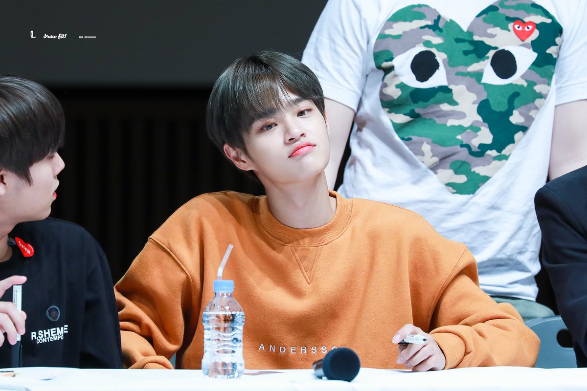 Daehwicom's tweet photo. 180519 렌즈나인 #이대휘 #워너원 #WANNAONE 😚😚😚 https://t.co/ex1paOVpc1