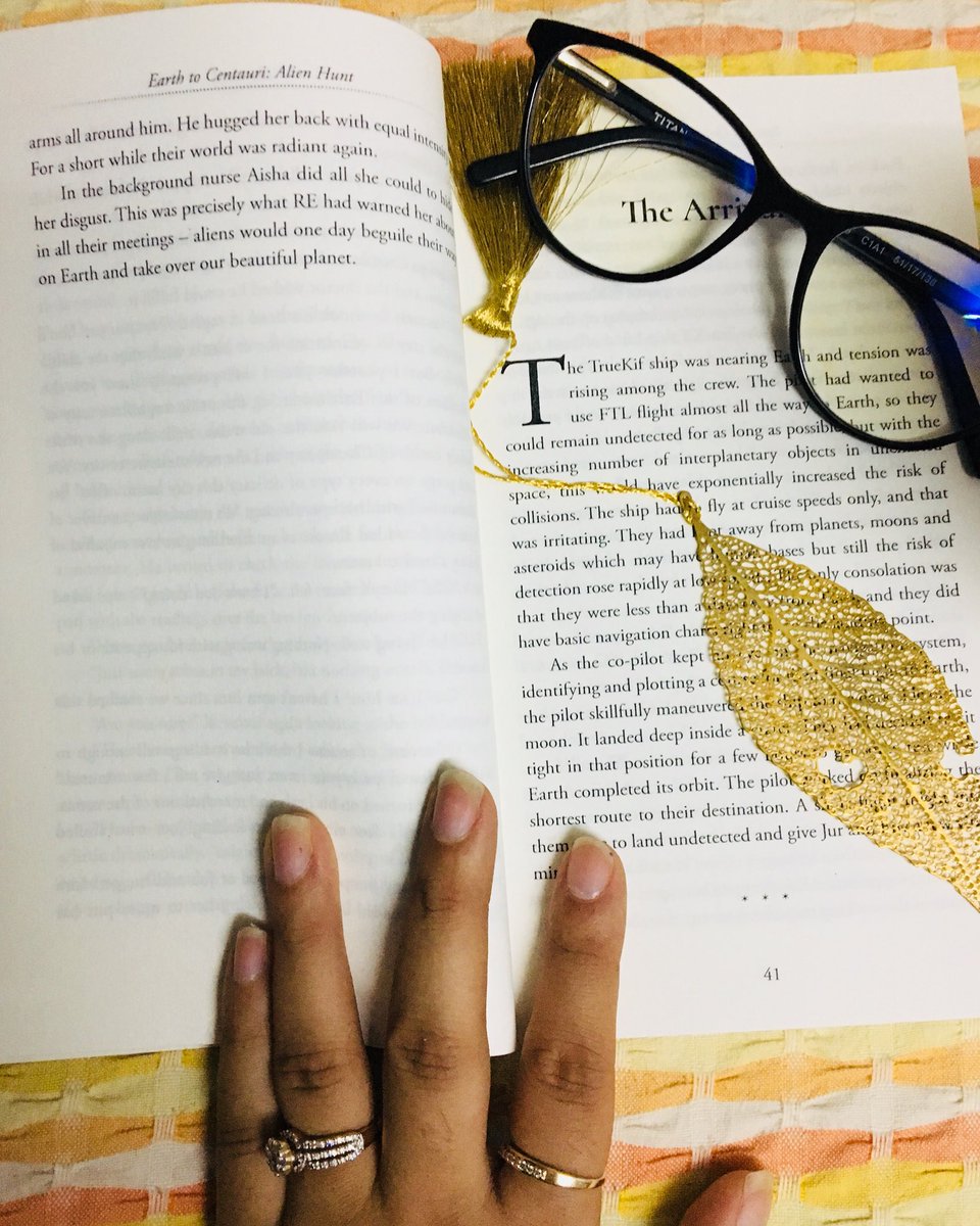 bookishbanter_'s tweet photo. #HappySunday #bookbuddies!
What is your preferred #readinglocation ?
I love reading at a coffee shop. While sitting in the coffee shop I put on my headphone, listen to some music, sip over my cup of coffee and enjoy my read. https://t.co/ZzCmqQ9RXL