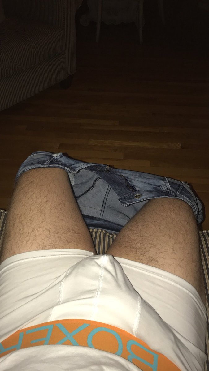 DaddyJackXXX's tweet photo. who likes hairy legs? 😏 https://t.co/Rpj4pipGcm