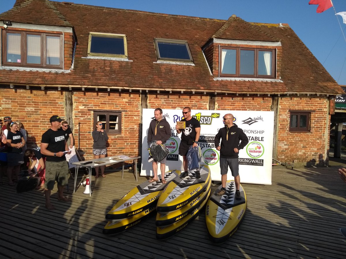 1978KittyKat's tweet photo. Great day #N1SCO Emsworth paddling. #GettingInTheSpirit #royalwedding https://t.co/59cynku009