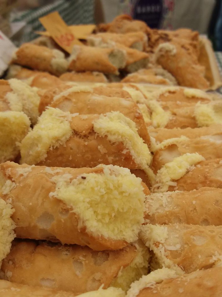 IlariaPadovani's tweet photo. Retweeted Mercato Italiano ltd (@IlariaPadovani):
Retweeted Spring Tide Festival (@SpringT1de):
The fabulous @IlariaPadovani is here at #springtidefoodfestival with her range of #Italian deli goodies & exquisite pastries...bella! #SpringTide18 https://t.co/9br6Uf9iPb