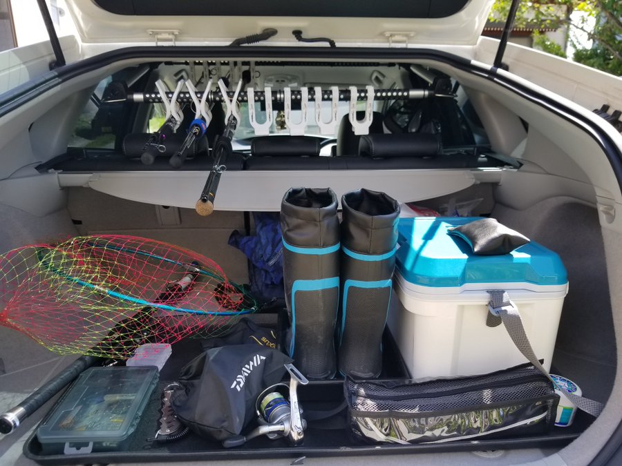 プリウスを釣り仕様にカスタム ロッドホルダ を取付けて車中泊しながら釣り旅行するには Fourel フォーエル