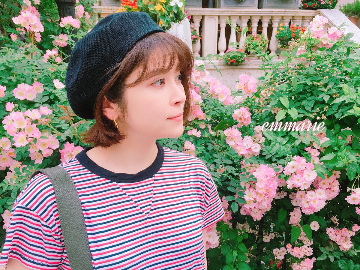 maruimarie's tweet photo. 📕#emmare 5月号📗
ハナ🌸×エマ💁♀️
この季節が一番心地いいね。
と微笑み合う2人でありました。
#エマりゑ
#宮澤エマ
photo by
#まりゑ https://t.co/6gpO1Bhyu8