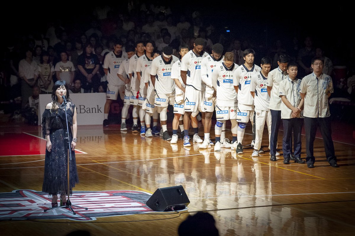 oui_imja's tweet photo. B.LEAGUE SEMI-FINAL
2018.5.19 GAME1
国歌斉唱
#bリーグ #琉球ゴールデンキングス #千葉ジェッツ #島谷ひとみ #championship #bleague https://t.co/ldG4psgaBI