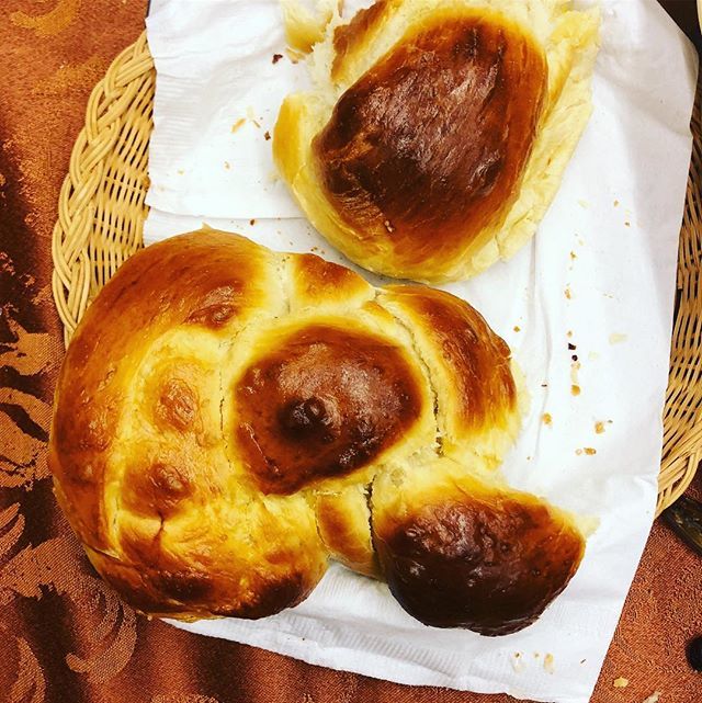 When you stay up late into the night to receive the revelations of Torah in all different ways with art, dance, music, stories and food...you get fresh baked challah at the end. Which is a revelation all of its own. #Shavuot #Challah #TikkunLeilShavuot #… ift.tt/2k7U2h0