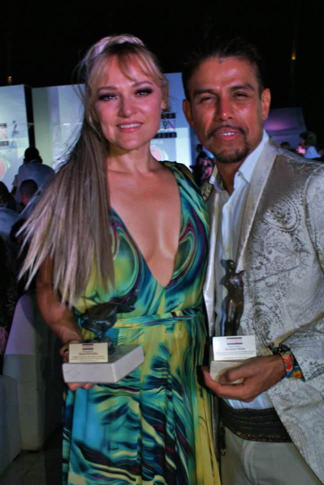 oscaresgo's tweet photo. @MayaMishalskaOf y @ModaMatta Así lucieron durante su visita a @CiudadVallarta al #FashionAdwards2018 en @hashtag_jalisco https://t.co/FsEYFVZMkA
