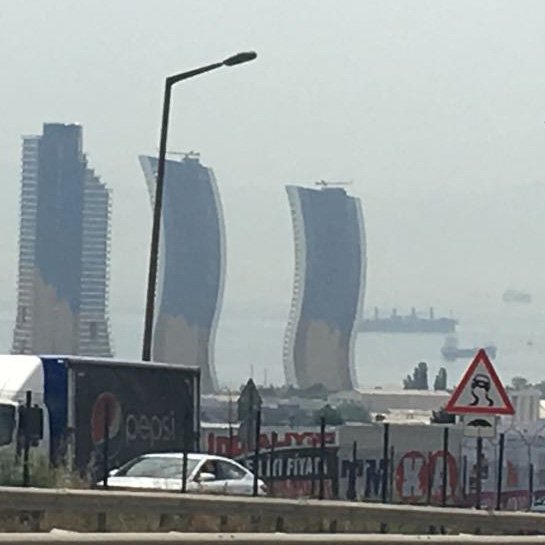 emrzo's tweet photo. #slippery #road #caution #traffic #photography #cool #lol #funny #PerfectShotPerfectView #perfecttiming #coincidance #WOW #timing #view #scenery #city #building #sea https://t.co/aaYJfD3bK5