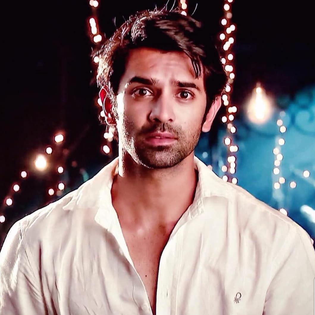 Don't you love his versatility in Acting?!

#BarunSobti