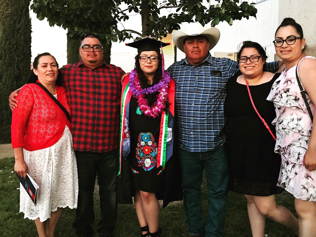 xoxorebecaa's tweet image. From immigrating from Mexico nineteen years ago to being the second sister to graduate from Fresno State. Immensely Proud of Moni. #fresnostategrad #ImmiGrad #ImmigrantsWeGetTheJobDone %
