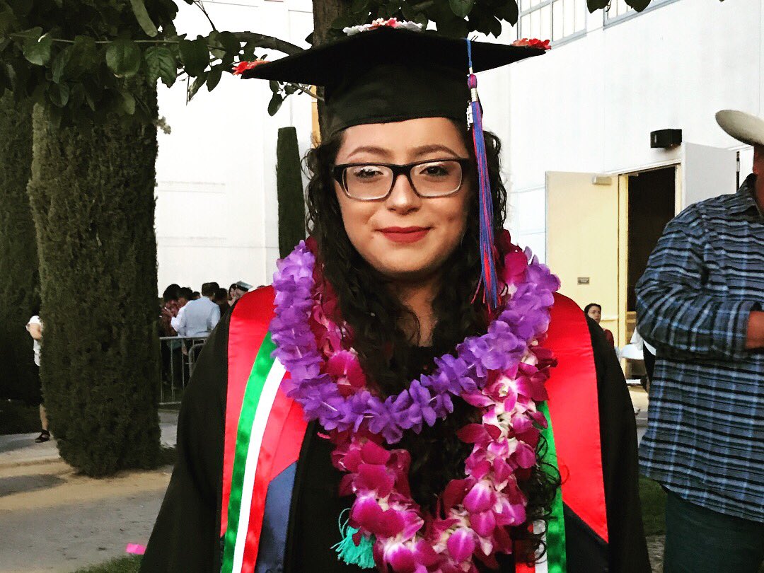 xoxorebecaa's tweet image. From immigrating from Mexico nineteen years ago to being the second sister to graduate from Fresno State. Immensely Proud of Moni. #fresnostategrad #ImmiGrad #ImmigrantsWeGetTheJobDone %
