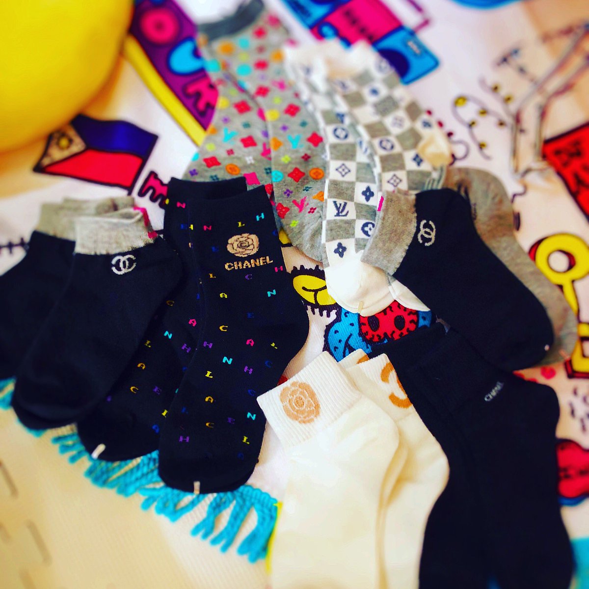 TENJU14's tweet photo. CHANELとVUITTONの靴下😚
めっちゃあるねんけど👀 https://t.co/3T4GeOJbQs