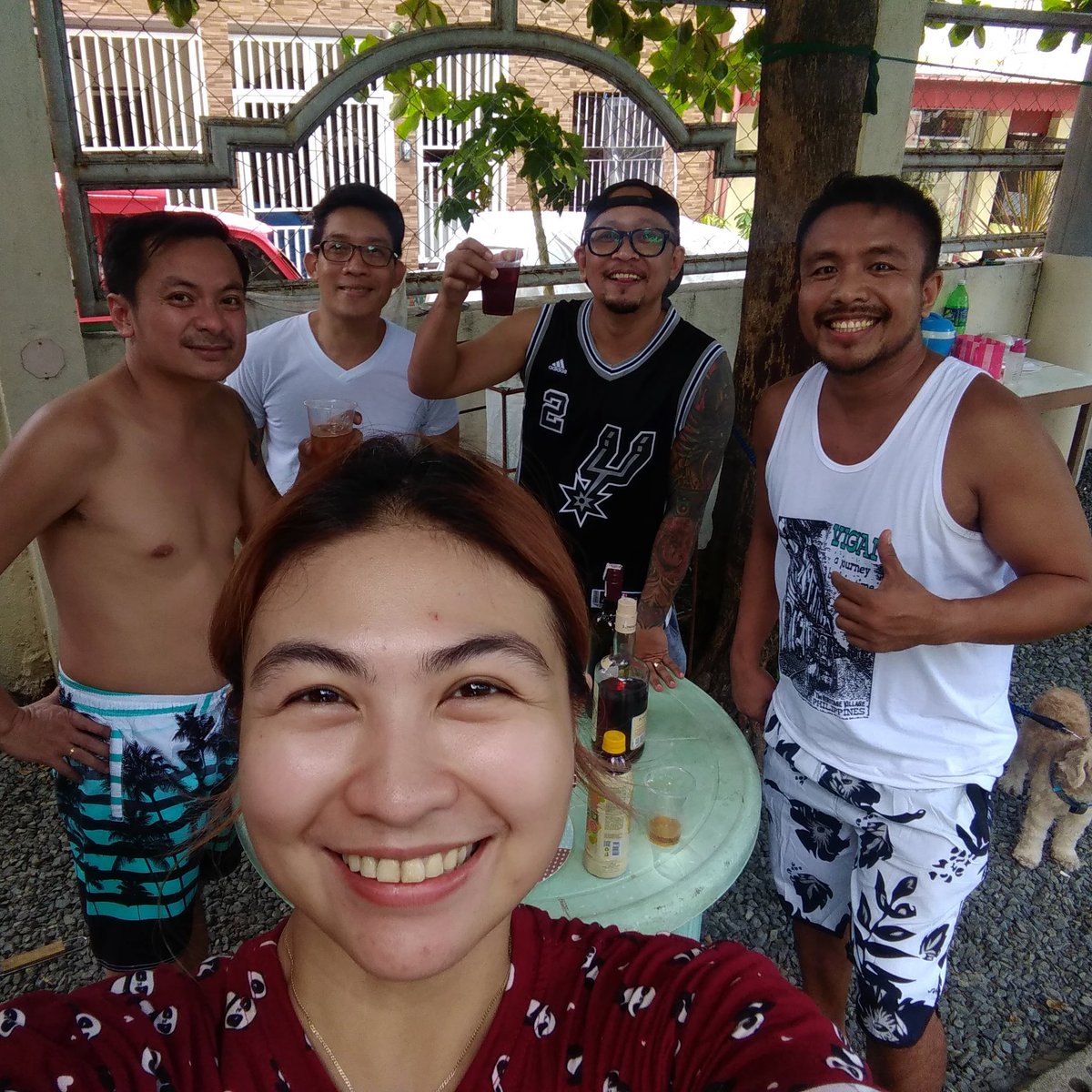 MamaEmma971's tweet photo. May bisita ako sa lungga namin...
Kilala mo ba sila? @totoybato907 @diegobandido907 #mastercharles #markrehas #djs #friends #sundaysbest https://t.co/jFrNvWyKex