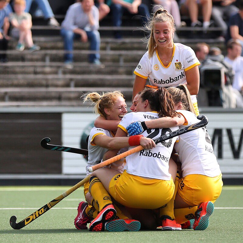 Nog één keer vlammen met deze gruwels in de finale tegen UHC om 16:15 (17:15🇳🇱)#letsgoooo  #mouradsrobots #hugsandhappiness #ehclub2018 #blackandyellow 🖤💛
👀 eurohockeytv.org 👀