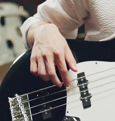 hello this would be my first ever collection thread since i admire jonghyun's powerful arm and hand a lot  pls dont reply, QUOTE it instead! Thank you.