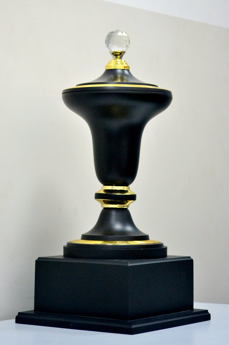 DBCAChess's tweet photo. This curvy beauty awaits the winner of #KolkataOpen2018 #Chess! https://t.co/yAUbTidwh1