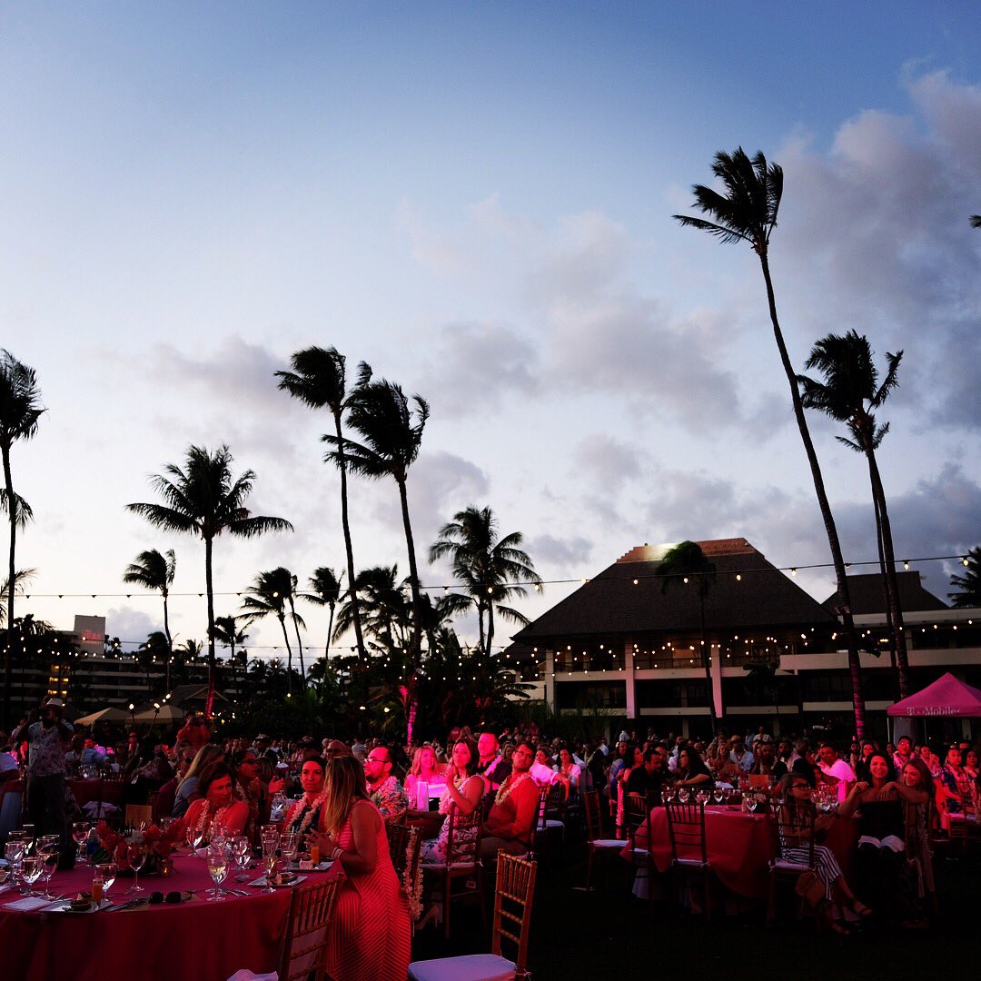 JohnLegere's tweet photo. Did I mention tonight is my favorite #peak18 night?? I got to personally thank each and every winner for all they’ve done for @tmobile. I love them!! 💖 https://t.co/zyattUVVlY