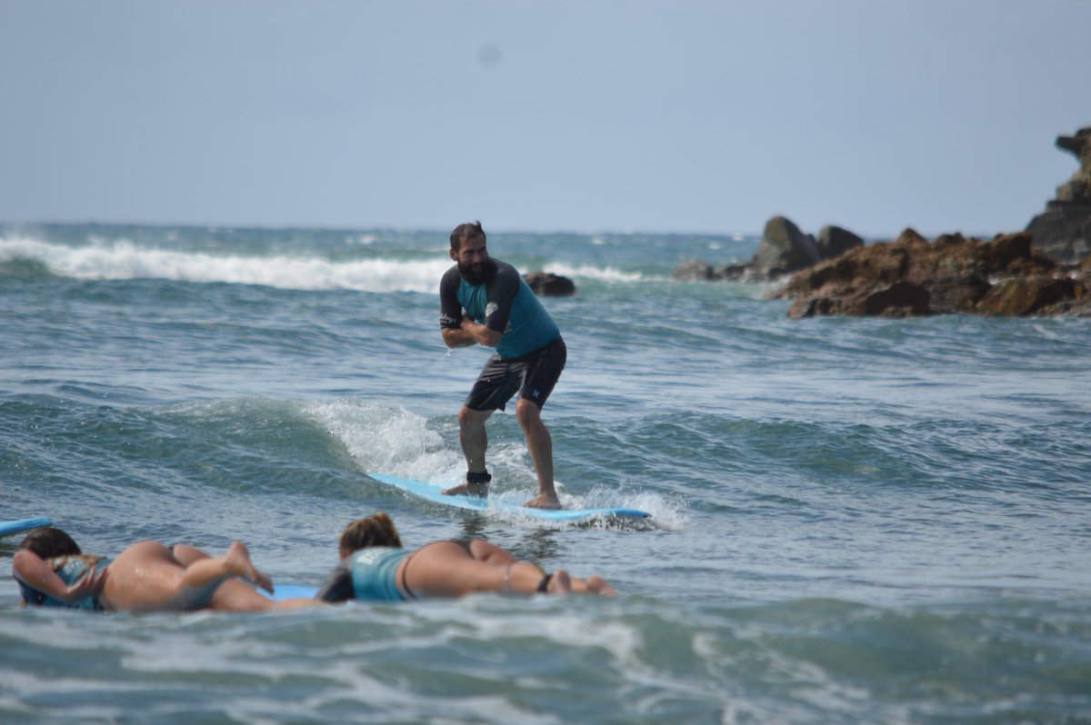 Lilly_Mills's tweet photo. When a surfer ruins ya insta pic 😂😂#behindthegram https://t.co/X8Lh7AxUdP