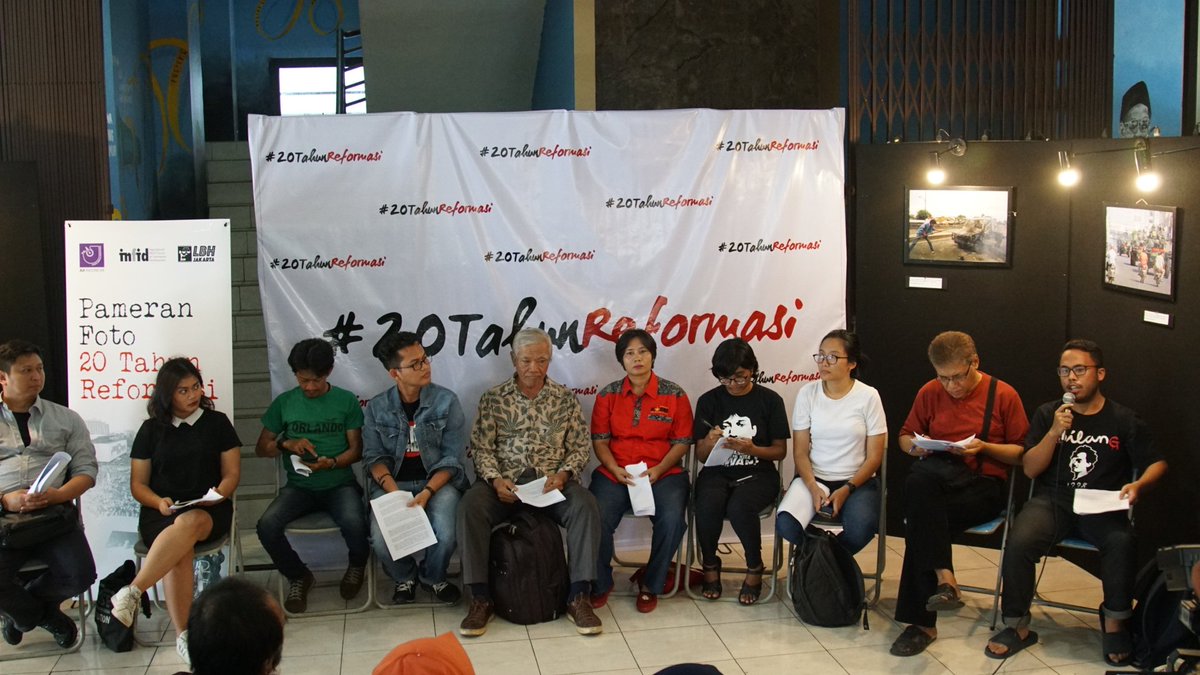 amnestyindo's tweet photo. [Breaking] Sedang berlangsung konferensi pers Peringatan 20 Tahun Reformasi di kantor LBH Jakarta. #ReformatReformasi https://t.co/37ejPjZzye