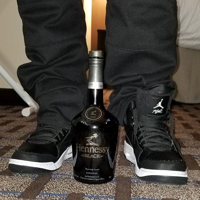Noninimgenge2ru's tweet photo. Seattle we ready #GengeFest @mtru3 @rhumbanoteslounge https://t.co/wbkzWEQBgP https://t.co/cvdW6n5YOF