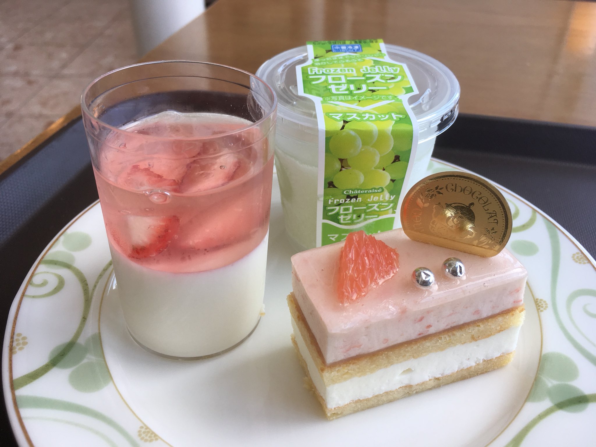 تويتر ましゃ على تويتر ガトキンのケーキバイキングでしゅよ 今月はあんまり好みのケーキがないっす お腹が減っても胃の容量は増えんから 早々にお腹いっぱいだぉ 笑 ŧ ŧ ๑ ㅂ ๑ ŧ ŧ シャトレーゼガトーキングダム ケーキバイキング T Co Ueqpjqqtad
