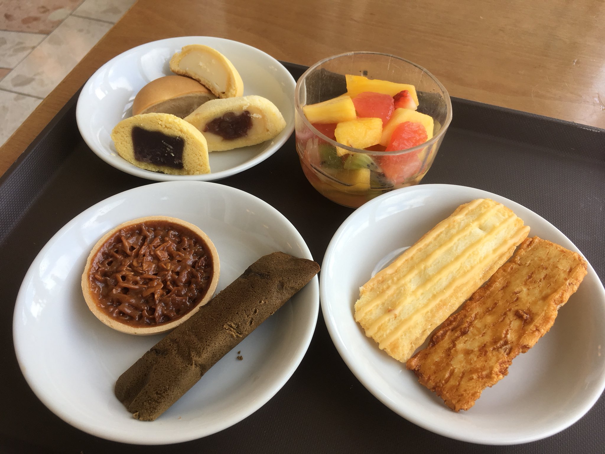 تويتر ましゃ على تويتر ガトキンのケーキバイキングでしゅよ 今月はあんまり好みのケーキがないっす お腹が減っても胃の容量は増えんから 早々にお腹いっぱいだぉ 笑 ŧ ŧ ๑ ㅂ ๑ ŧ ŧ シャトレーゼガトーキングダム ケーキバイキング T Co Ueqpjqqtad