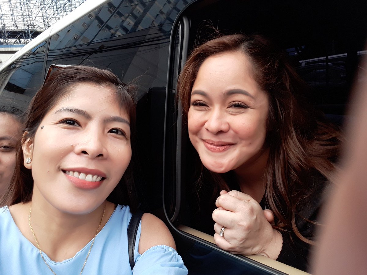 katz6677's tweet photo. Thank you ate @manilyn_reynes  kahit may sakit ka pinagbuksan mo pa rin kami at batiin. 😙💕 #baitmotlaga #happyme #proudfan #mrmfg https://t.co/Gd0PgJPUHg