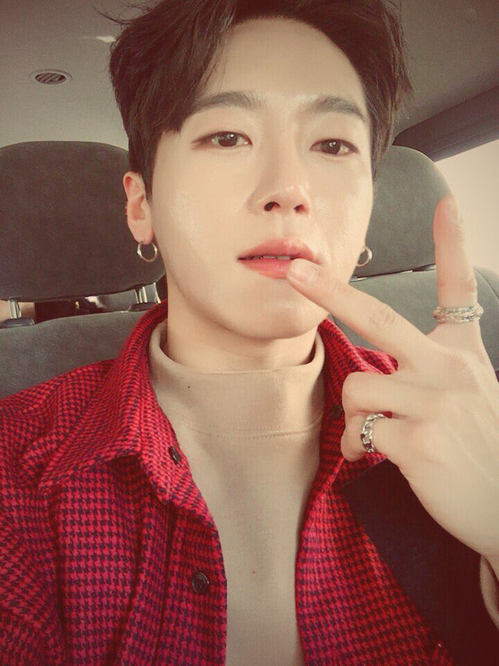 ATiny_WayZenNi_'s tweet photo. HAPPY BIRTHDAY BETA🎂🎈 May 20, 1987 #Beta #JiHayong #alphabat #alpha #Epsilon #Gamma #Kappa #sexy #bae #bias #leader #singer #happyBetaday https://t.co/crglvJgQRO