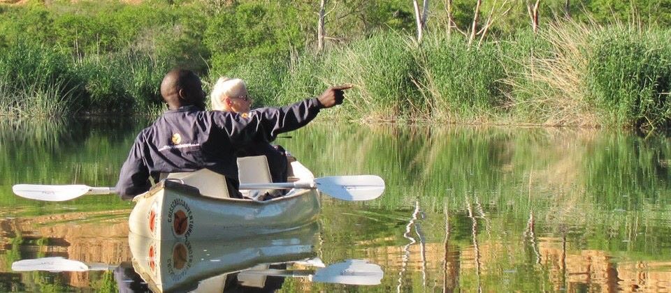 ChrislinAddo's tweet photo. A #canoe #safari offers a perfect way #relax and unwind on the beautiful Sundays River. The prolific #birdlife along the banks of the river is an added bonus of this family-friendly outing. https://t.co/lifUBzCyWt