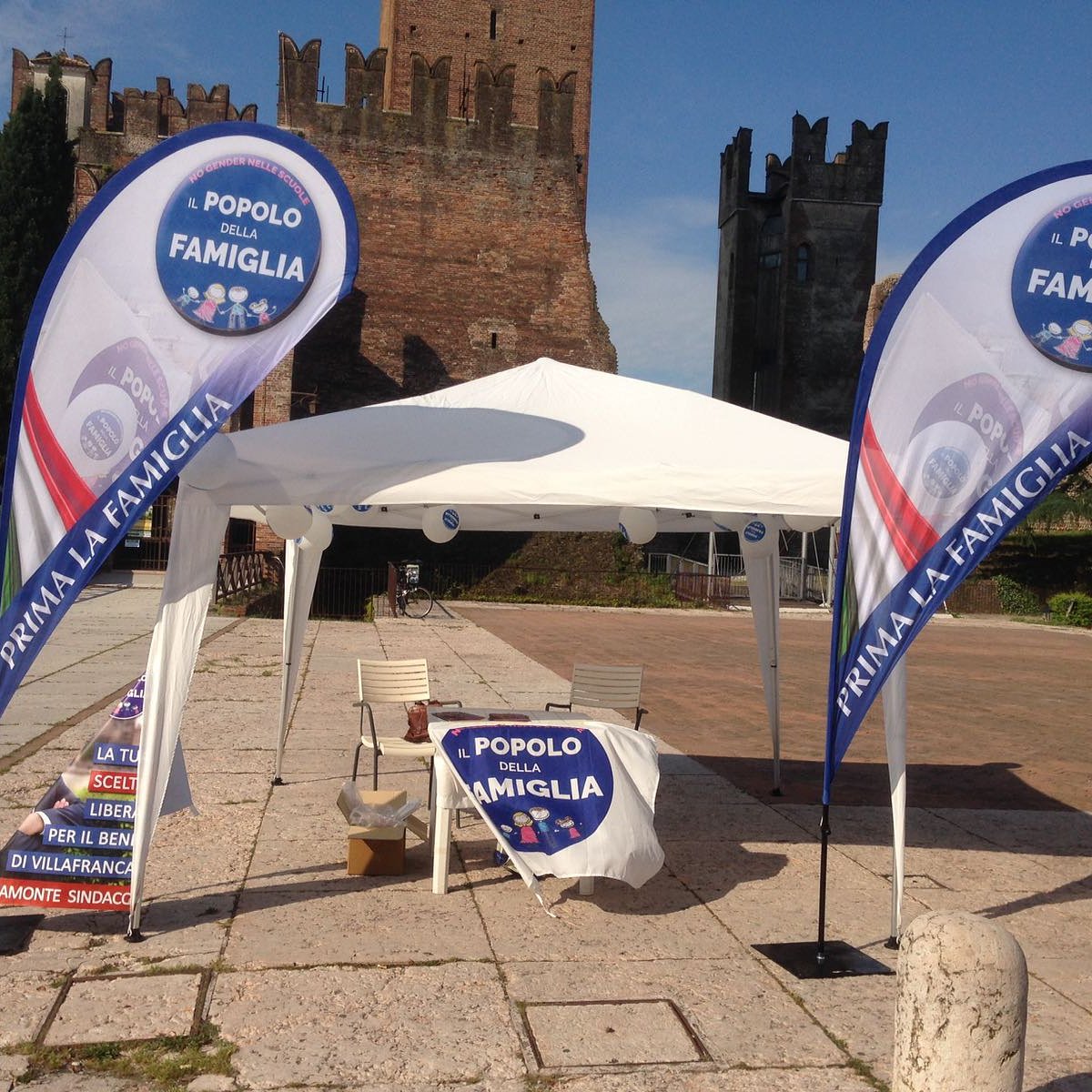 PDF_VR's tweet photo. #pentecoste2018
Il Popolo della Famiglia oggi al Castello. Vi aspettiamo
#votaPdF 
#EnnioChiaramonteSindaco https://t.co/HRNOSOGcXH