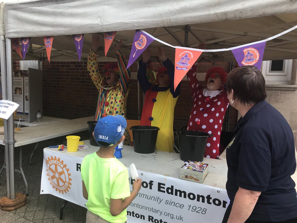 EmmaSupple's tweet photo. A favourite- the human fruit machine ! @enfieldtownmarket #enfieldchartermarket @supplefeet @RotaryInLondon #edmontonrotary https://t.co/AiGFrS8h9r