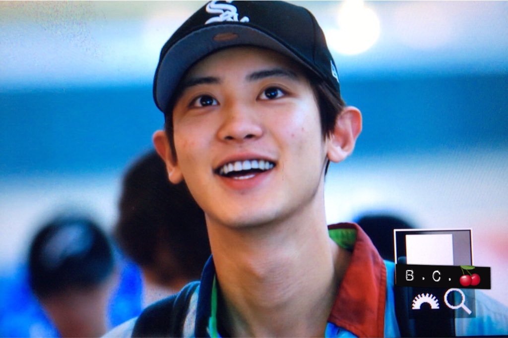 KingLoeyPics's tweet photo. 🙈 #PremiosMTVMiaw #MTVBRKPOPEXO @weareoneEXO 💙 https://t.co/AYTf0wuR7G