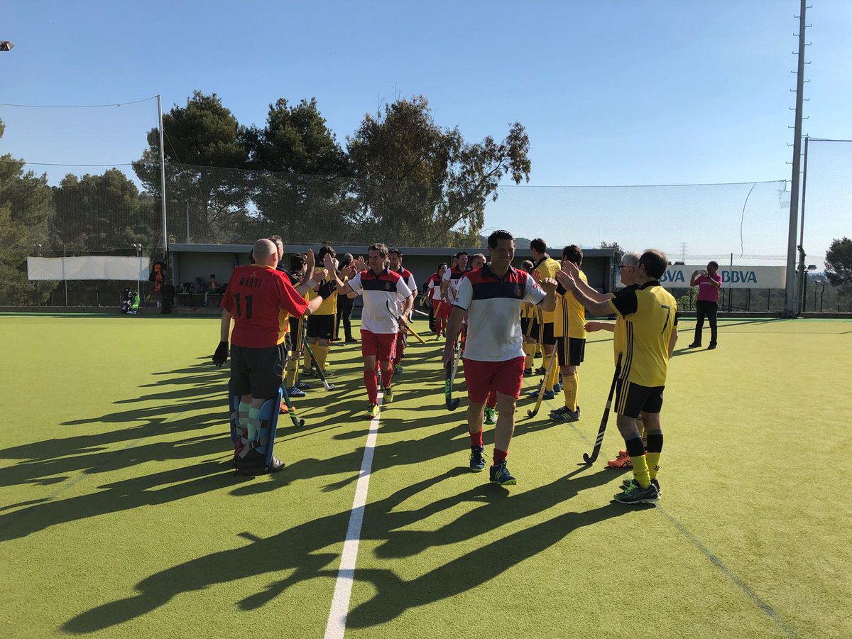 Athc_Papis's tweet photo. Els Papis del @RCPoloHockey després d'un gran campionat ja són campions i nosaltres, partícips dels valors de l @AtleticTerrassa , hem fet el passadís als guanyadors.
Felicitats Polo!. 
Ens veiem al campionat d'Espanya! https://t.co/uqv0I3NuZD