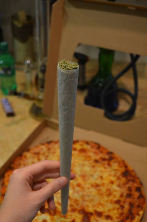 MMJDOCTORONLINE's tweet photo. Me + Joint + Pizza = ♥
https://t.co/srLb2zWRcS

#cannabis #joint #weed #mmj https://t.co/Nr7RBiyWAM