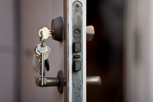 Is it wise to change you own door lock? Read here to help you decide...
ow.ly/abHY30jVHap